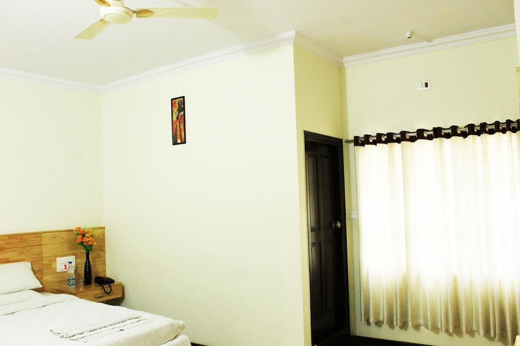 Oyo 1900 Hotel Olive Residency Májszúr Szoba fotó
