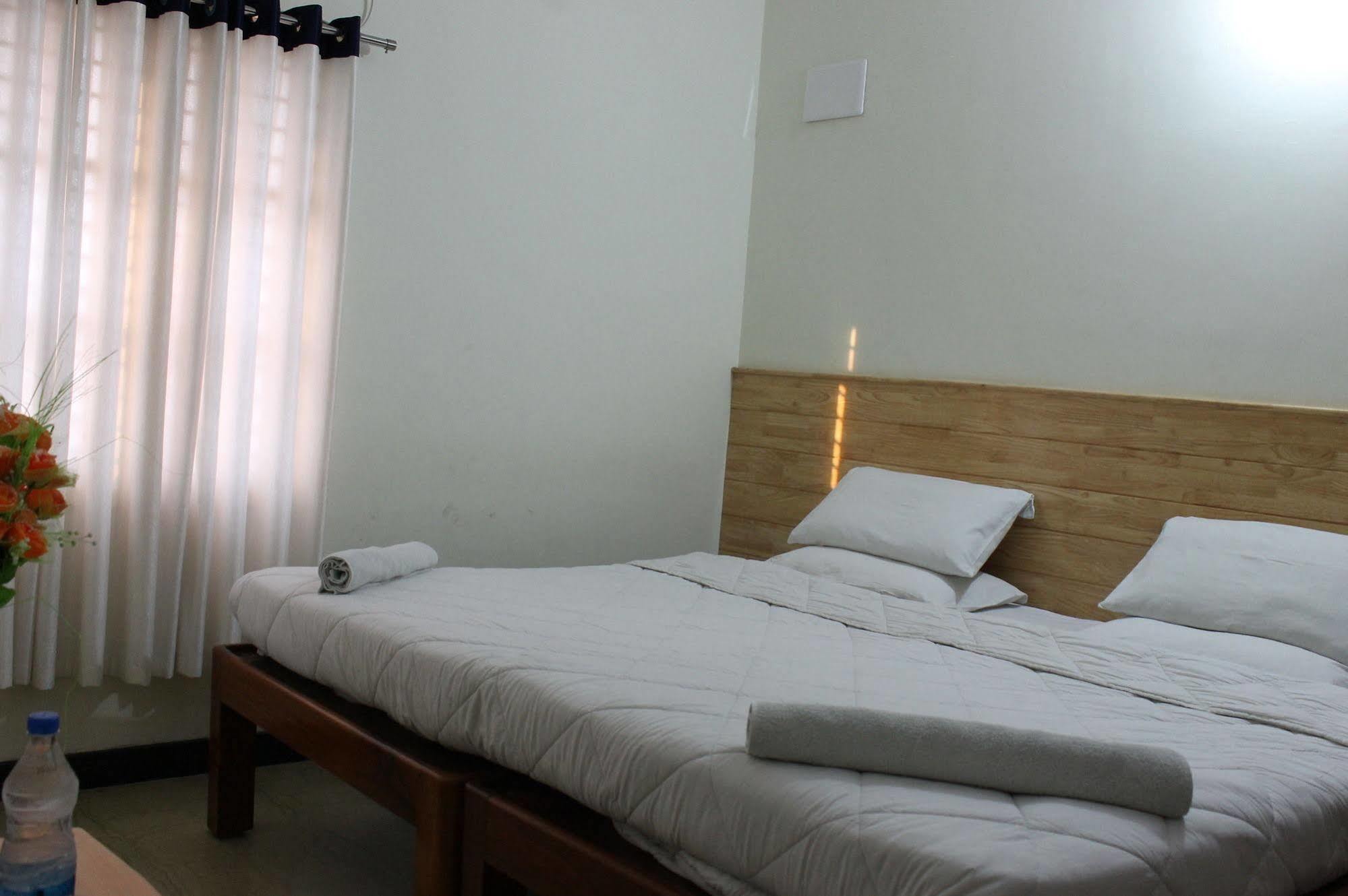 Oyo 1900 Hotel Olive Residency Májszúr Kültér fotó