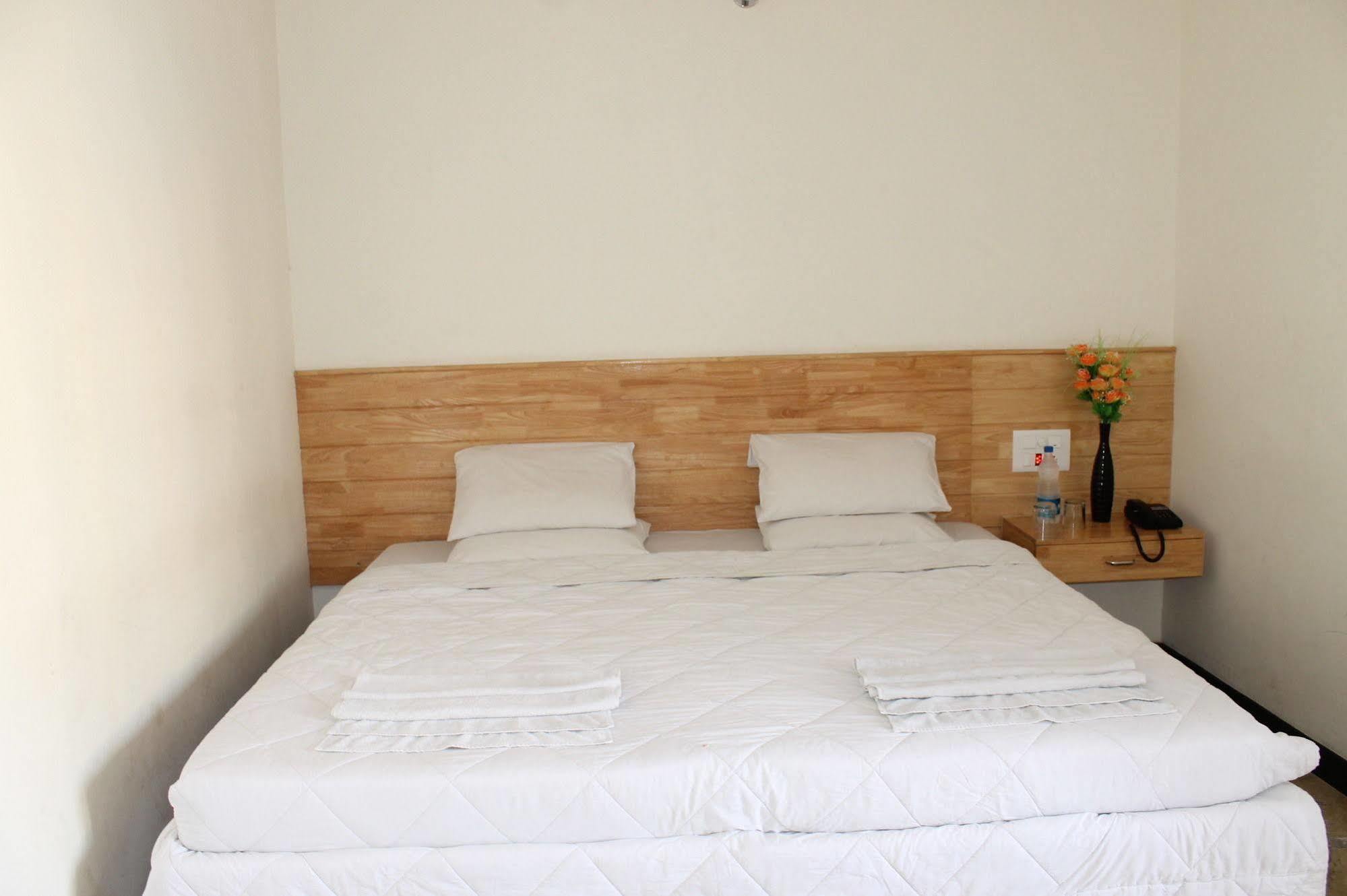 Oyo 1900 Hotel Olive Residency Májszúr Kültér fotó