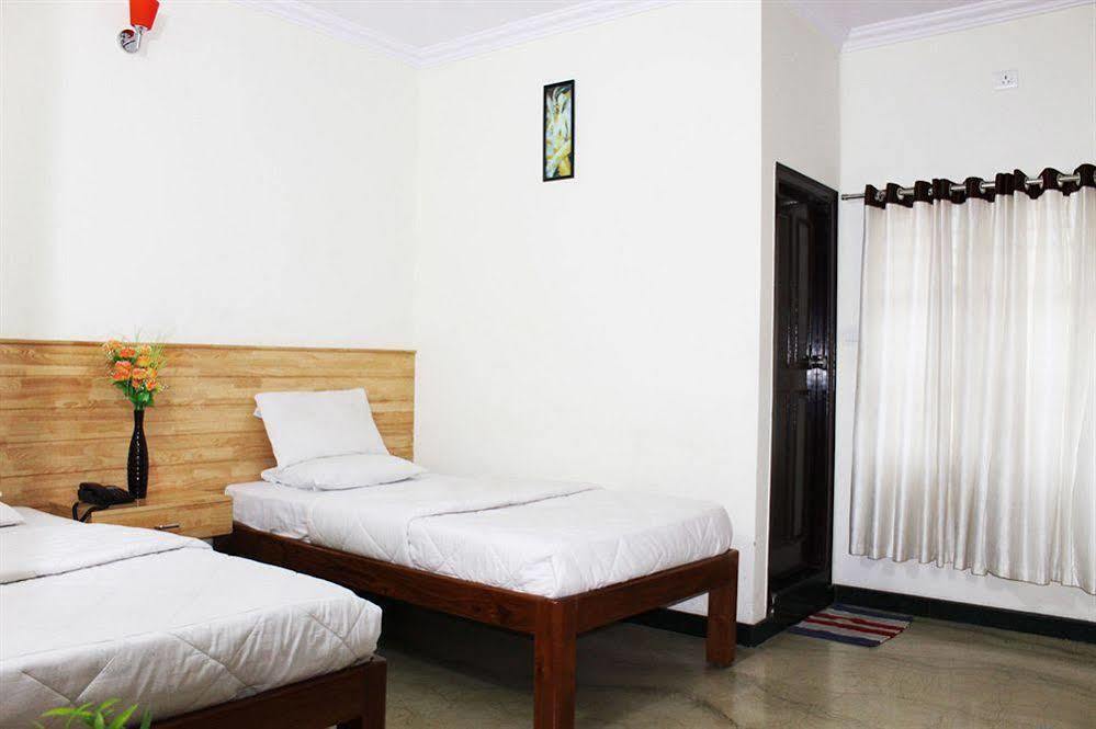 Oyo 1900 Hotel Olive Residency Májszúr Kültér fotó