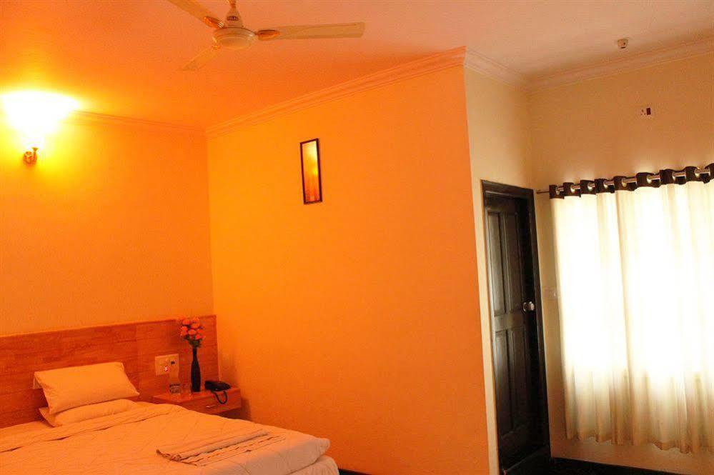Oyo 1900 Hotel Olive Residency Májszúr Kültér fotó